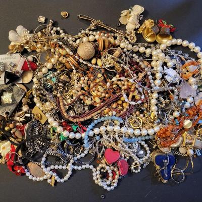 Sale Photo Thumbnail #271: Craft Lot (2lbs 5.3ozs)