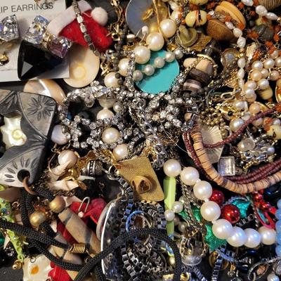 Sale Photo Thumbnail #276: Craft Lot (2lbs 5.3ozs)