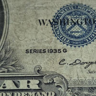 Sale Photo Thumbnail #305: 1935 G $1 Silver Certificate, no "in god we trust" motto on back