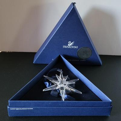Sale Photo Thumbnail #537: 2005 Swarovski Snowflake Christmas Ornament