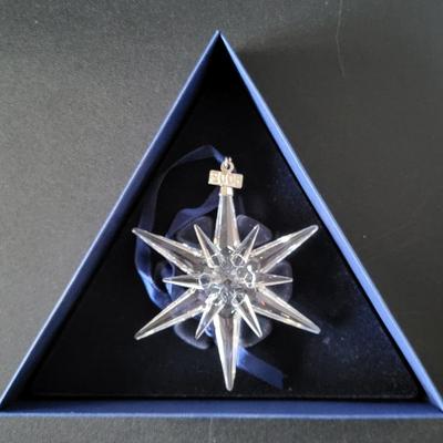 Sale Photo Thumbnail #533: 2005 Swarovski Snowflake Christmas Ornament
