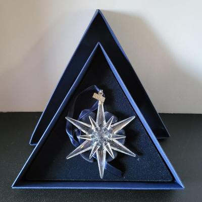 Sale Photo Thumbnail #532: 2005 Swarovski Snowflake Christmas Ornament