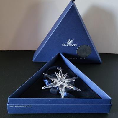 Sale Photo Thumbnail #531: 2005 Swarovski Snowflake Christmas Ornament