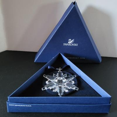 Sale Photo Thumbnail #538: 2006 Swarovski Snowflake Christmas Ornament