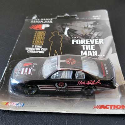 Sale Photo Thumbnail #767: Dale Earnhardt Jr AP Action & Winners Circle ( has crease on top of package as pictured)