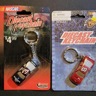 Sale Photo Thumbnail #854: Dale Earnhardt Mini Plaque & Keychains