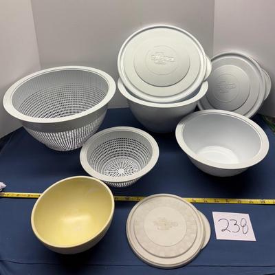 Pampered Chef Bowl Lot