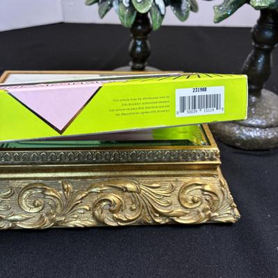 Ellis Brooklyn Chapters Gift Set New