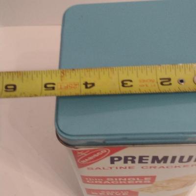 Premium Saltine Crackers Tin