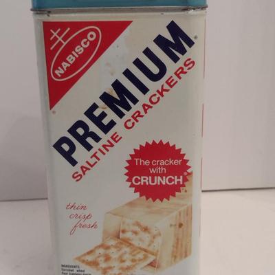 Premium Saltine Crackers Tin