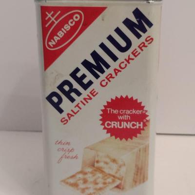 Premium Saltine Crackers Tin