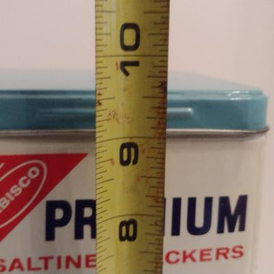 Premium Saltine Crackers Tin
