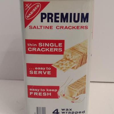Premium Saltine Crackers Tin