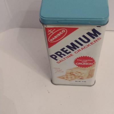 Premium Saltine Crackers Tin