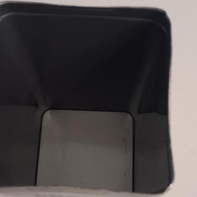 Premium Saltine Crackers Tin