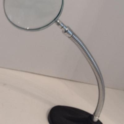 Table Top Magnifying Glass with Cast Metal Base