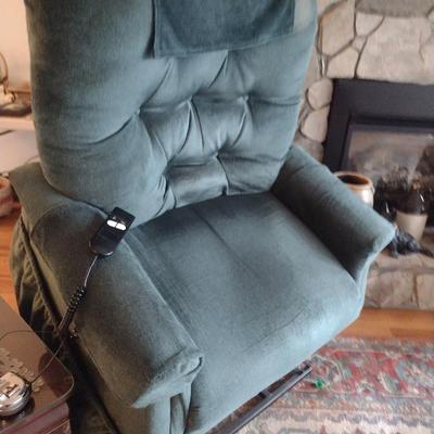 Med-Lift Wide Lift Chair with Battery Backup