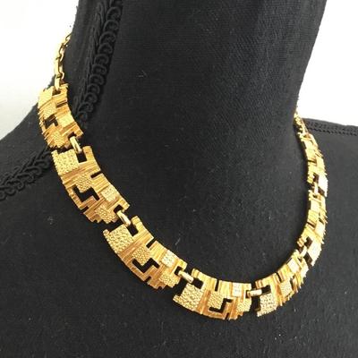 Beautiful, vintage, gold tone, Monet woven link necklace