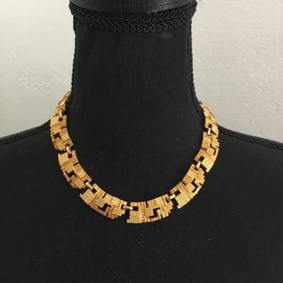 Beautiful, vintage, gold tone, Monet woven link necklace
