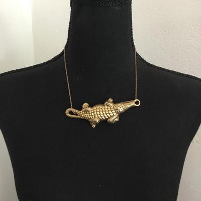 Gold tone, vintage, crocodile, pendant necklace