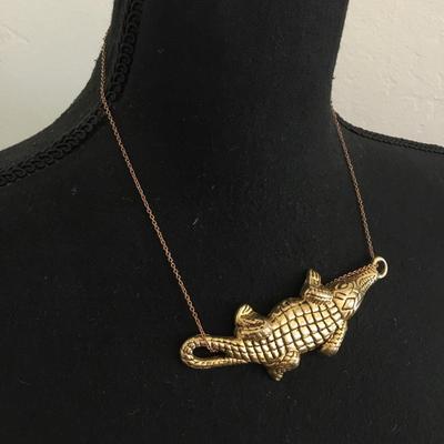 Gold tone, vintage, crocodile, pendant necklace
