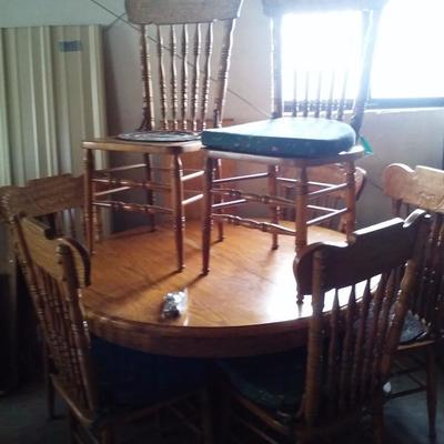 Pulaski Keepsake table and chairs 