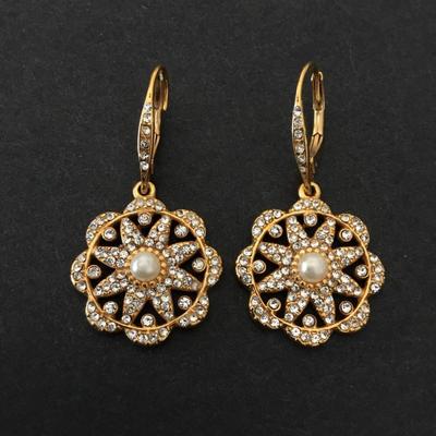 Beautiful very nice gold toned, crystal rhinestone, faux pearl dangle earrings