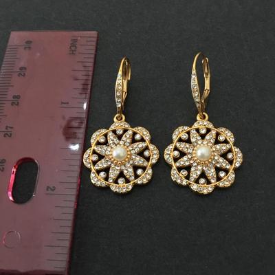 Beautiful very nice gold toned, crystal rhinestone, faux pearl dangle earrings