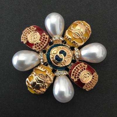 Large gold tone, bow, pearl brooch