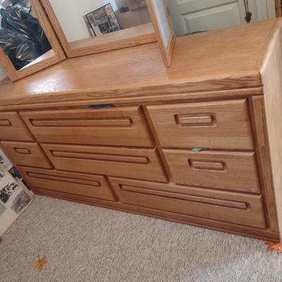 Thornwood Brand Eight Drawer Dresser with Folding Triple Panel Mirror