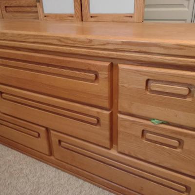 Thornwood Brand Eight Drawer Dresser with Folding Triple Panel Mirror