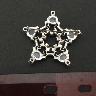 Beautiful, vintage, rhinestone star brooch