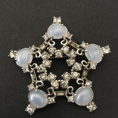 Beautiful, vintage, rhinestone star brooch
