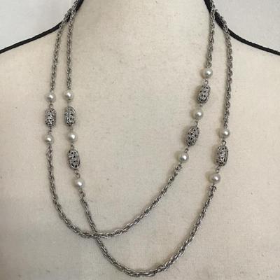 Sale Photo Thumbnail #102: Beautiful vintage, Sarah Coventry necklace. Please see attached photos.