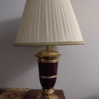 Urn Shaped Table Top Lamp with Shade