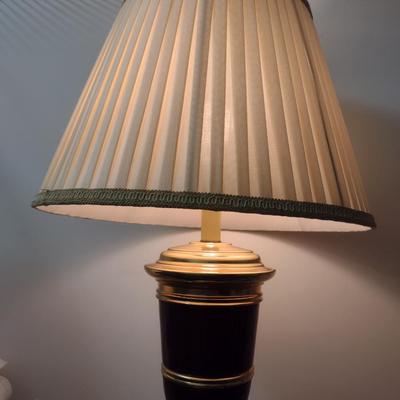 Urn Shaped Table Top Lamp with Shade