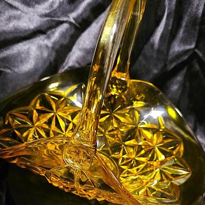 Vintage Indiana Glass Amber Yellow Handled Basket – Monticello / Constellation Pattern