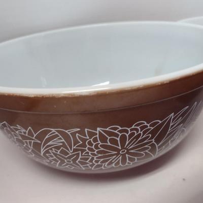 Pyrex Nesting Bowls- Three Pieces- Woodland Pattern
