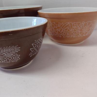 Pyrex Nesting Bowls- Three Pieces- Woodland Pattern