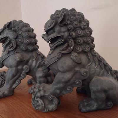 Pair of Hollow Resin Foo Dragon/Dogs