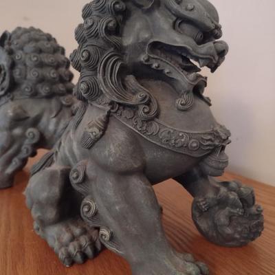 Pair of Hollow Resin Foo Dragon/Dogs