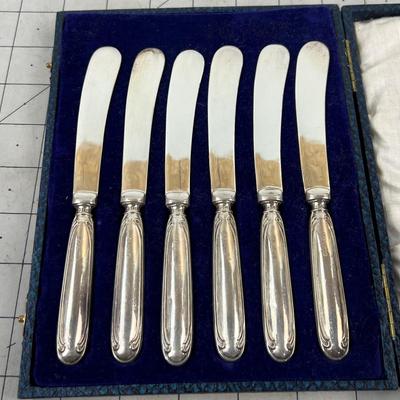 Set of Knives with Walking Lion Indicated English Sterling. 