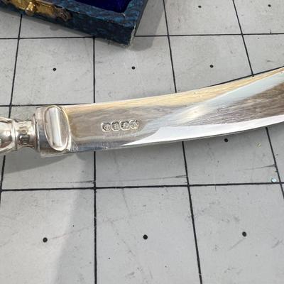 Set of Knives with Walking Lion Indicated English Sterling. 