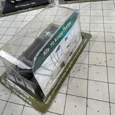 (5) Looks Like HO Scale Military Vehicles ARMORED Carriers WWII Era 