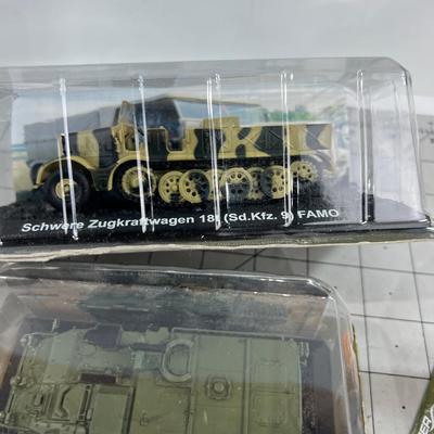 Mixed Selection (4) Military Vehicles 