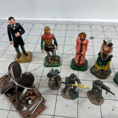 Historical Figurines Leed and Plastic 