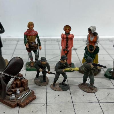 Historical Figurines Leed and Plastic 