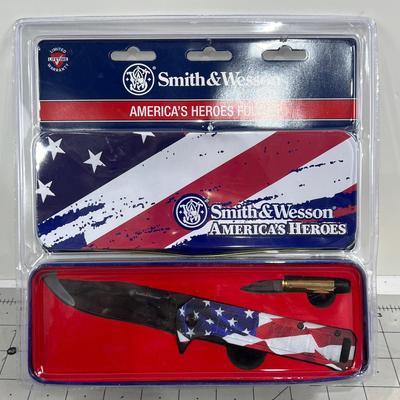 Smith & Wesson Folding Knife NEW in the Case