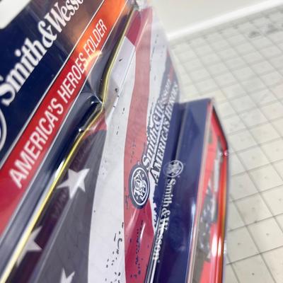 Smith & Wesson Folding Knife NEW in the Case