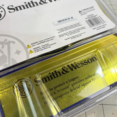 Smith & Wesson Folding Knife NEW in the Case